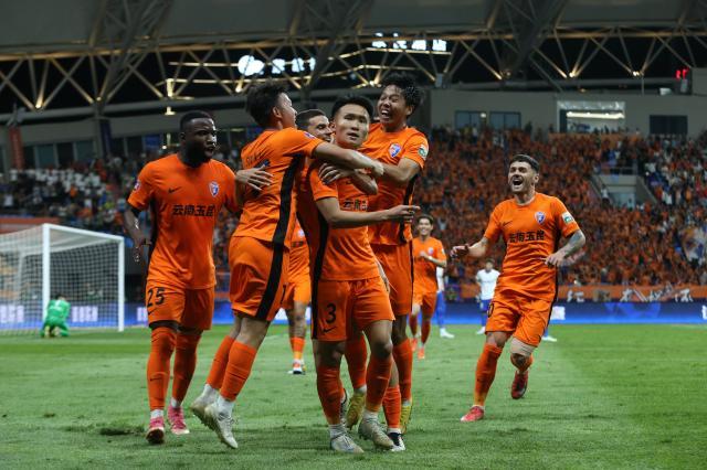 开云登录入口-【中超】让2追3！徐宏杰抽射破门 玉昆3比2逆转泰山