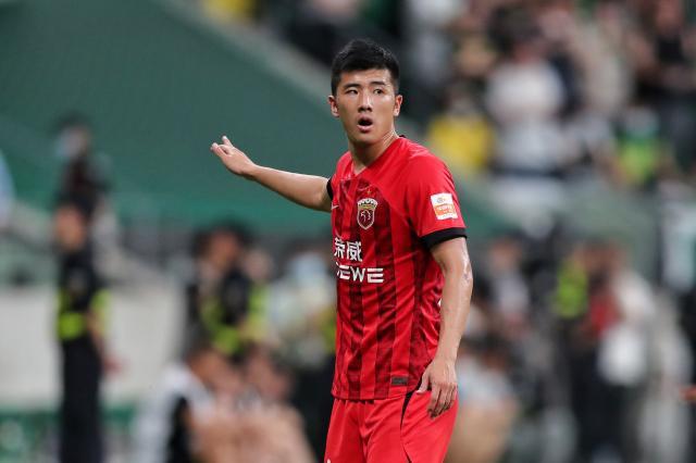 1688452397203025887.jpg 李圣龙3场2球中锋顺位力压平科:今后还要更自信些