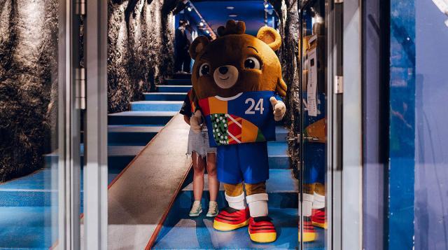 开云登录入口-连败后响起下课声，嘴硬的弗利克还能瞎搞到何时？