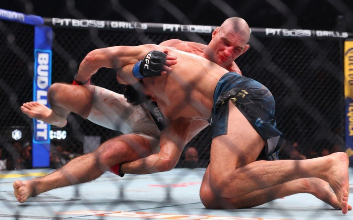 开云登录入口-送车臣狼王生涯首败！UFC328中量级冠军战：斯特里克兰爆冷夺冠|奇马耶夫|凯文·加内特|肖恩-斯特里克兰|坎扎特-奇马耶夫|白大拿_新浪体育_新浪新闻